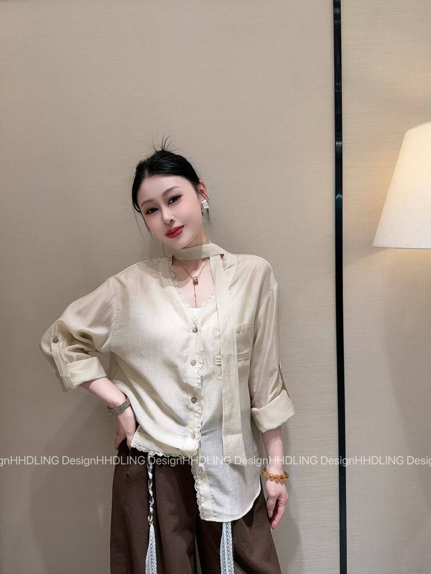 2026早秋季新韩版时尚百搭显瘦女潮V领长袖衬衫女潮上衣女潮衬衣