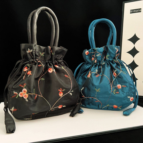 手提包女小包民族风绣花包零钱包女士水桶包抽带汉服手机包收纳包