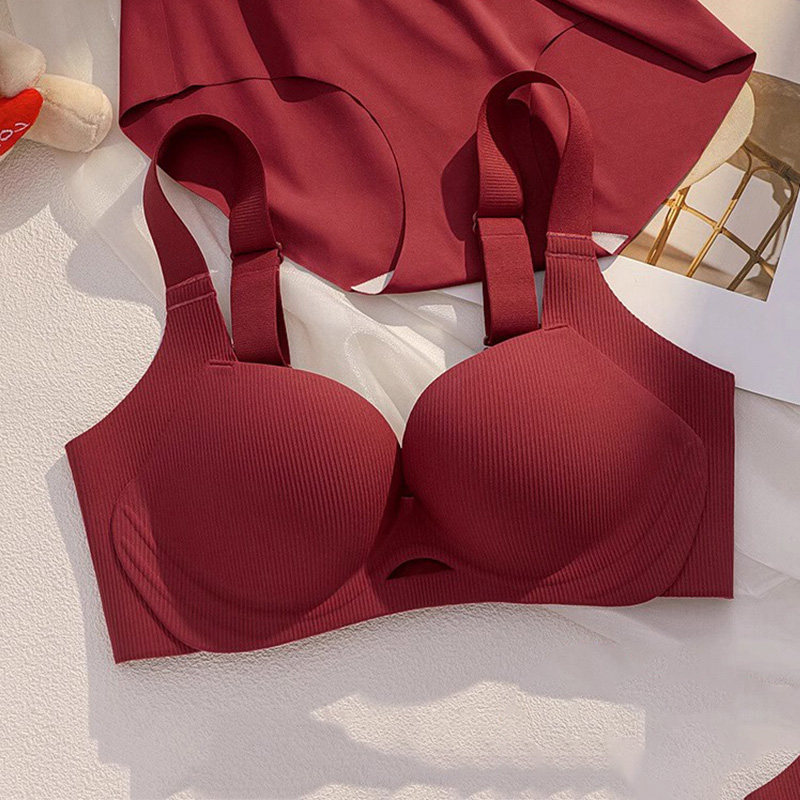 本命年红色内衣女大胸显小上托防下垂调整型无痕性感无钢圈文胸罩