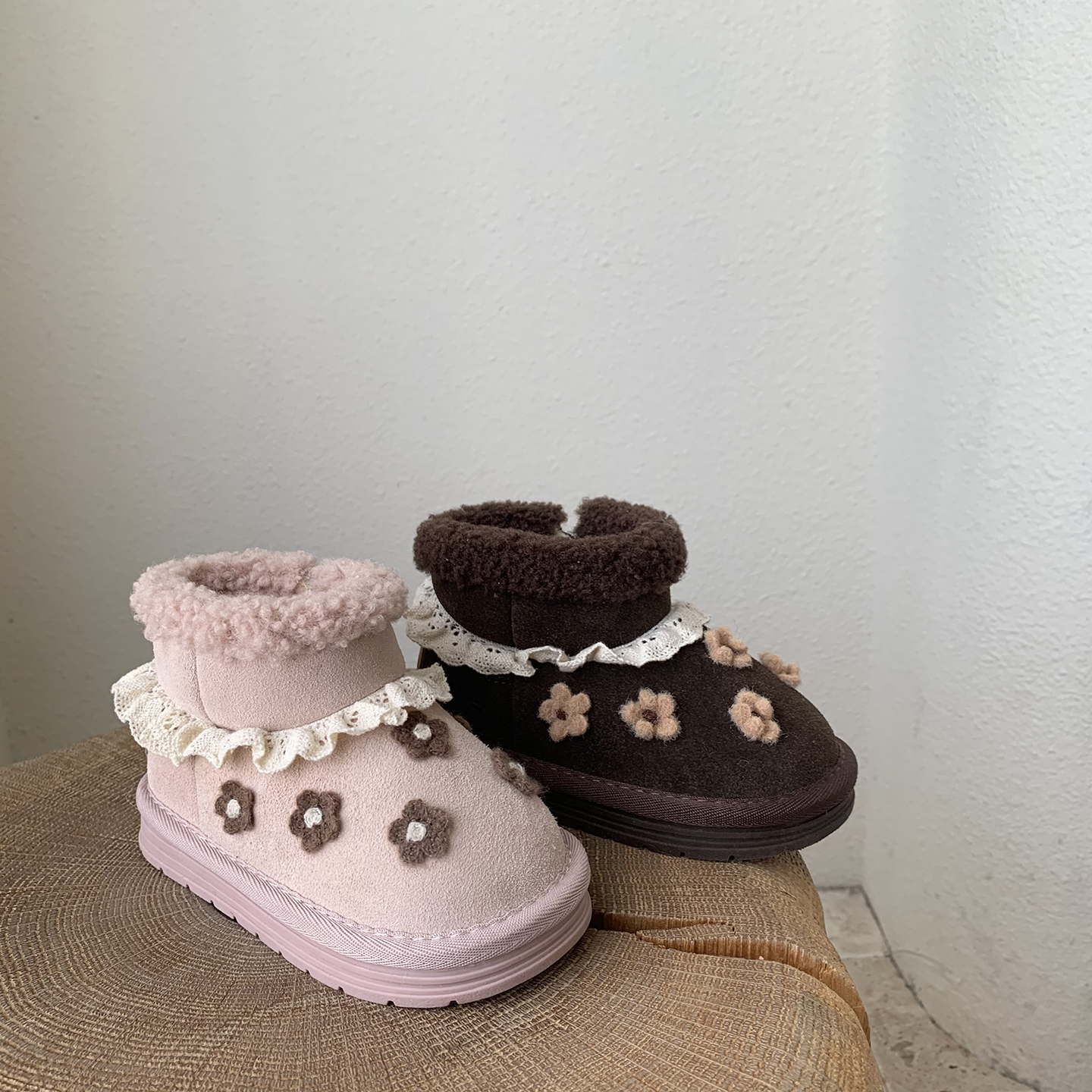 女宝宝雪地靴2025冬季新款儿童花朵蕾丝边女童大棉鞋加绒短靴小童