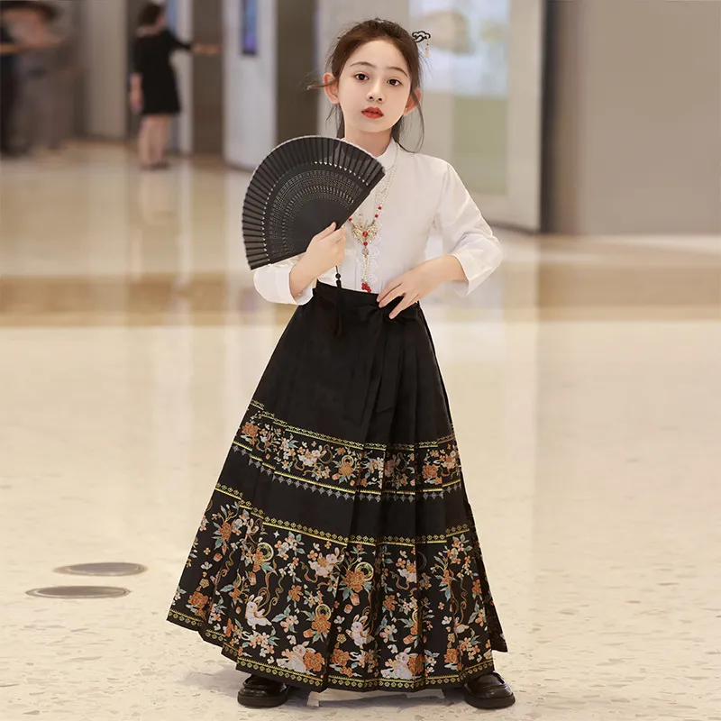 2025年新款原创明制高端汉服儿童女童中国风高级感织金马面裙套装