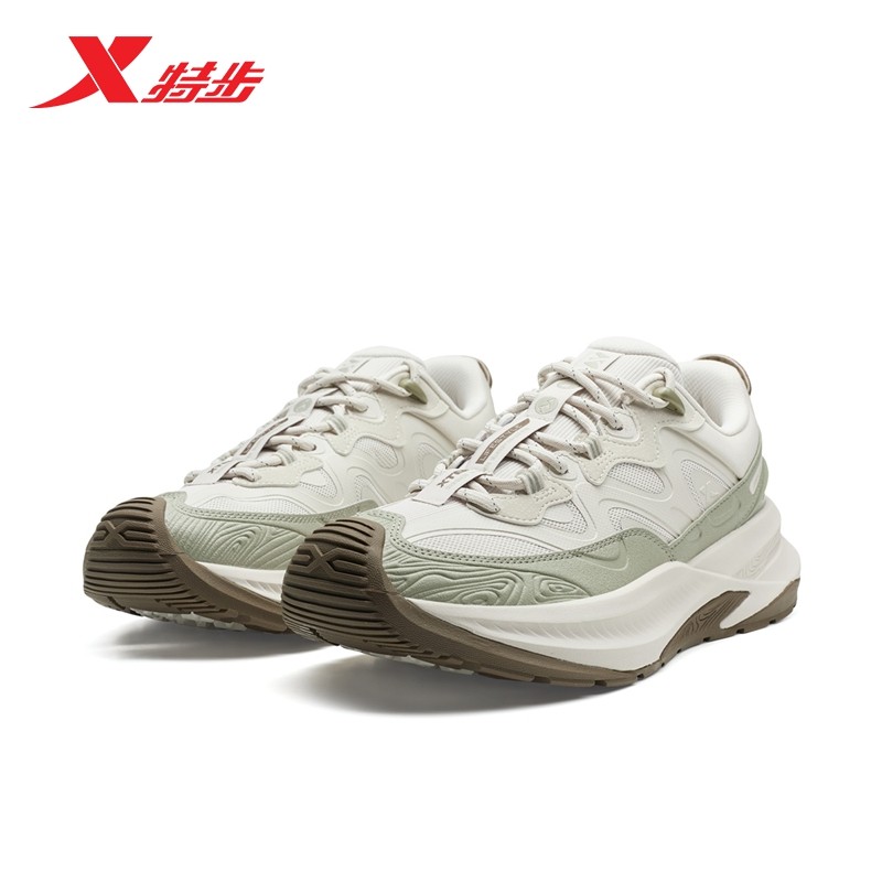 特步游踪休闲鞋男鞋2025夏轻便网面透气运动鞋老爹鞋975319320044