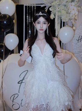 白色连衣裙小众设计不规则性感v领生日小礼裙吊带裙子质感高级感