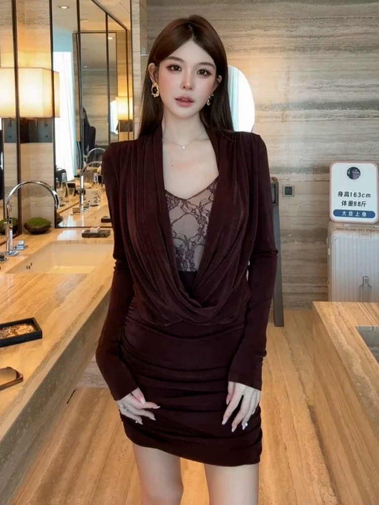 纯欲风荡领蕾丝拼接假两件连衣裙女秋冬新款收腰显瘦捏褶包臀短裙