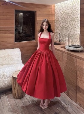 法式温柔风高级感红色挂脖吊带连衣裙大方得体绝美裙子2026年春季