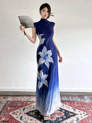 2826早春新品蓝田玉暖花卉印花渐变蓝色连衣裙新中式收腰显瘦长裙