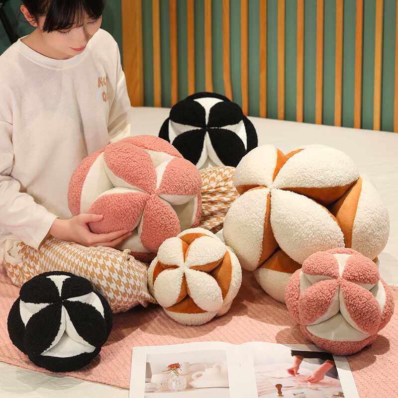 创意毛绒绣球抱枕球形靠垫男女搂抱玩偶布娃娃七夕情人节生日礼物