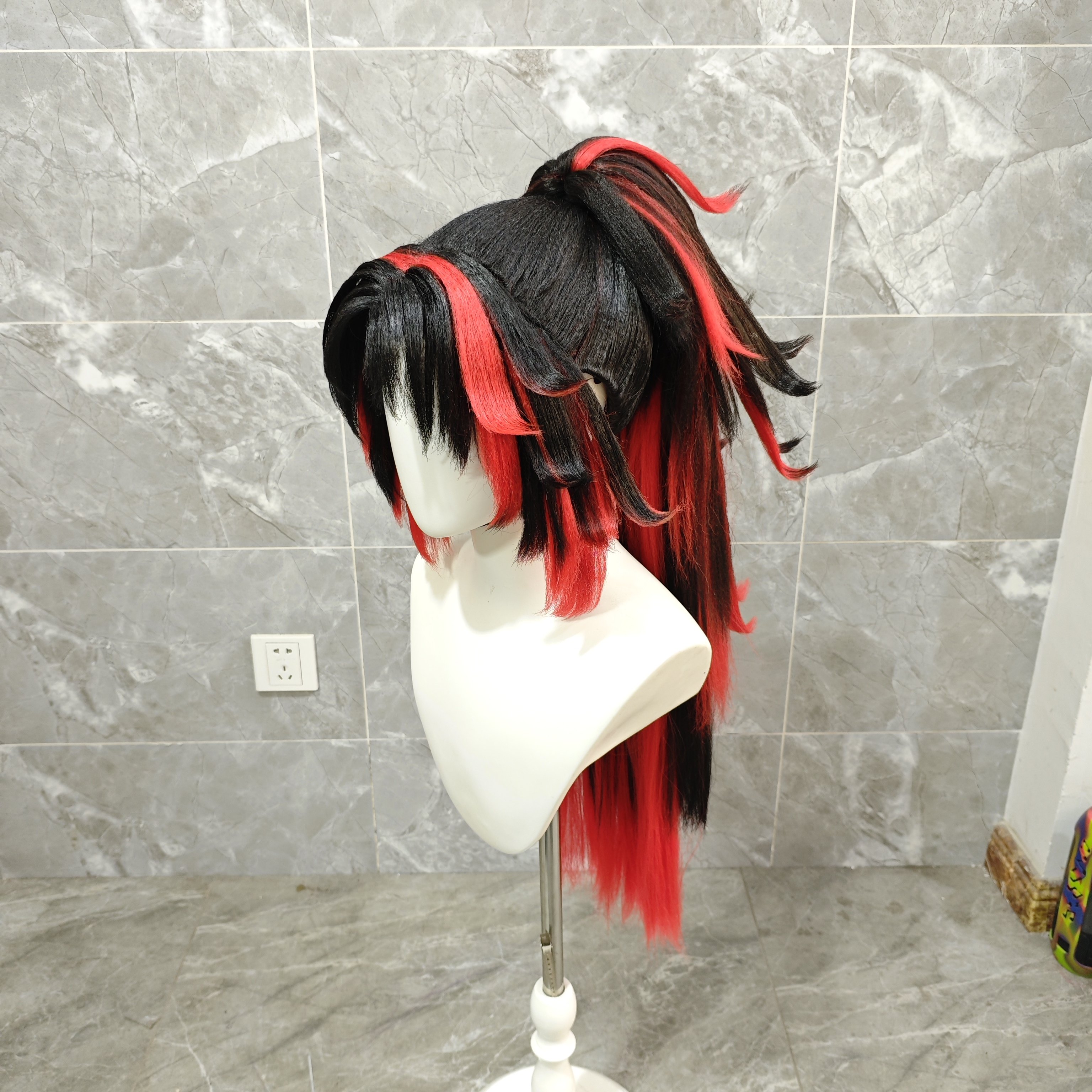 thumbnail for Full-time hairy girl takes orders cos wig customization to customize hairy girls