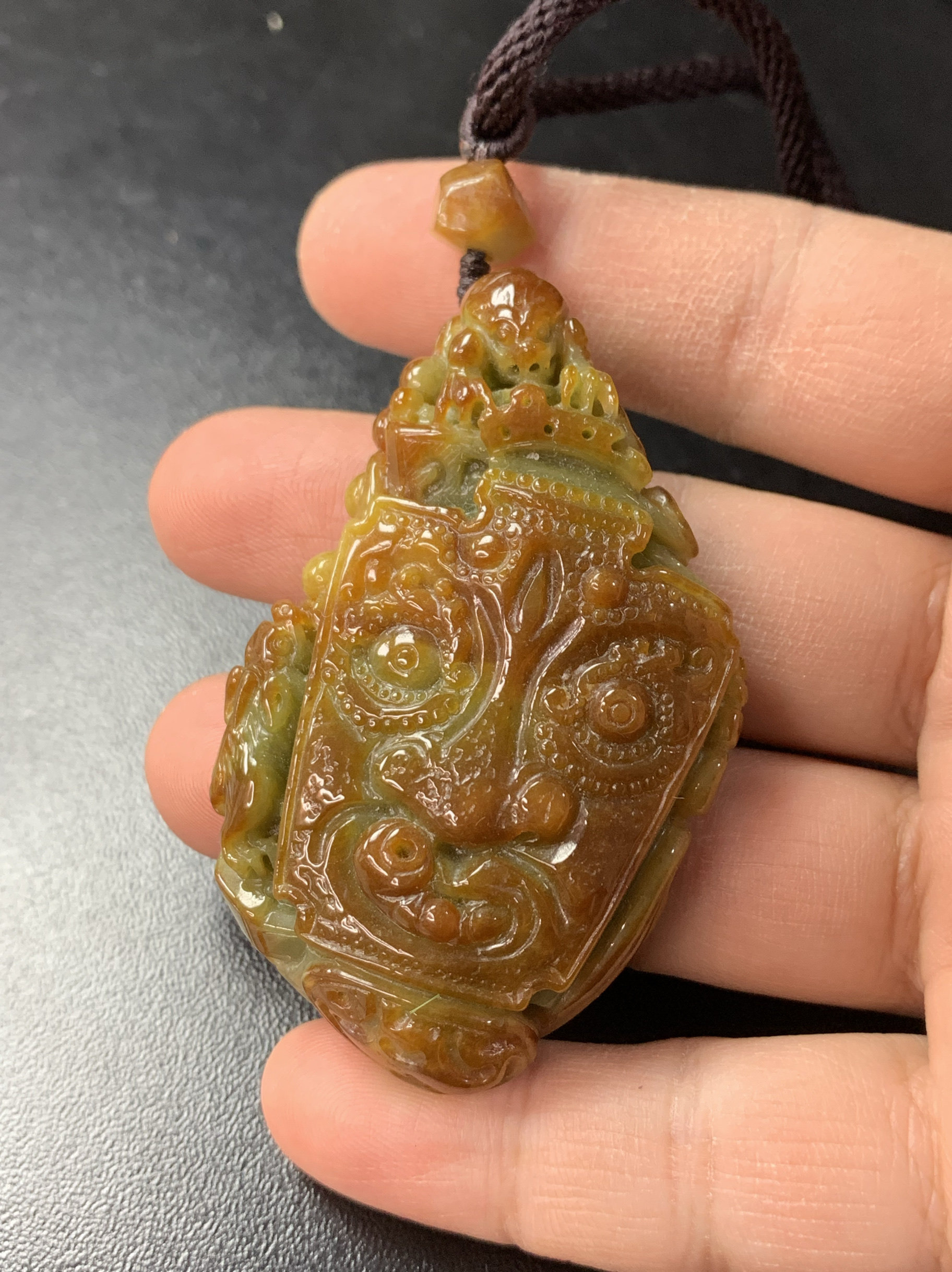 天然黄翡满色三星堆面具吊坠缅甸天然翡翠貔貅金蟾八破图特色件