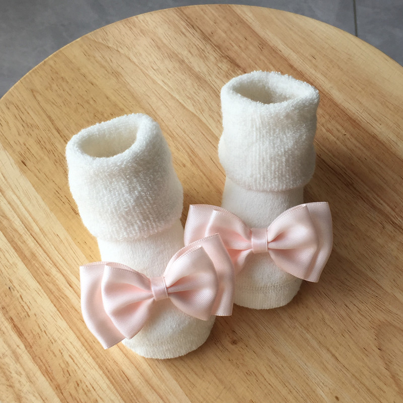 原创香槟粉蝴蝶结女童袜秋冬加厚宝宝袜满月百天纯棉中筒婴儿袜子