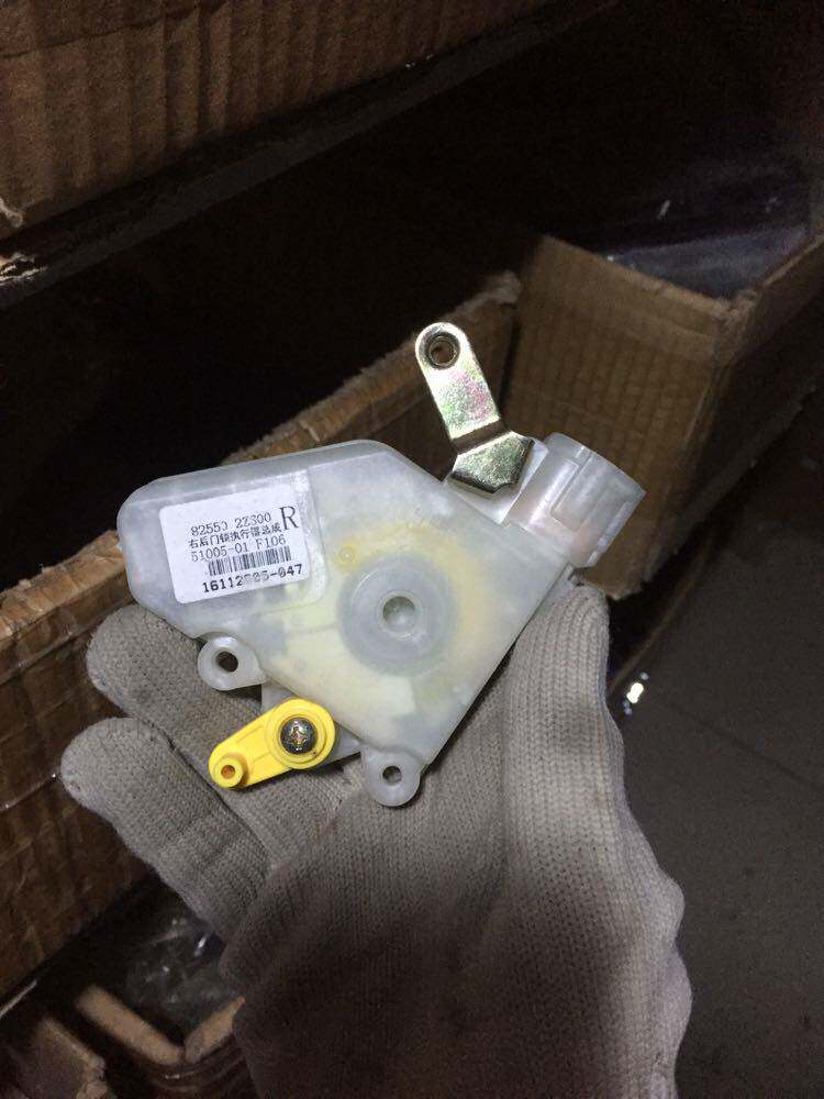 日产锁客帅车控备门器马