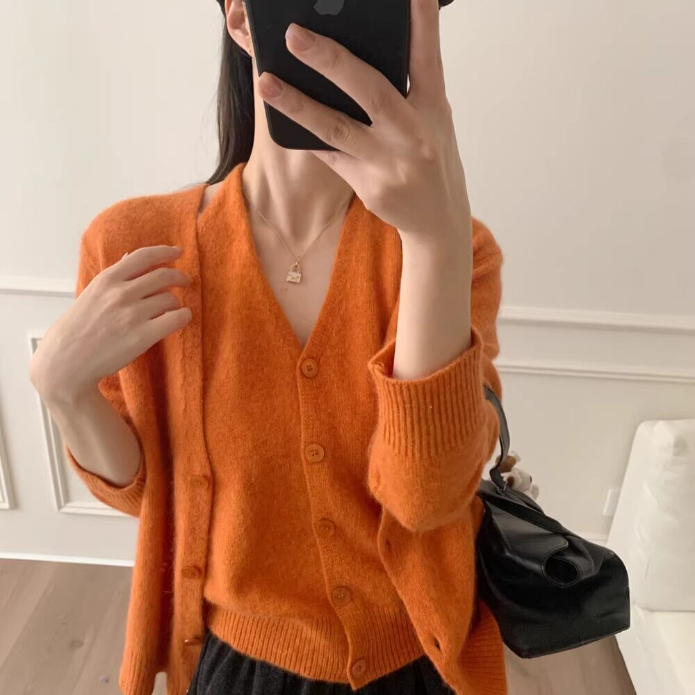 有钱小姐姐挂脖吊带+开衫毛衣外套两件套浣熊绒显瘦保暖羊毛衫厚