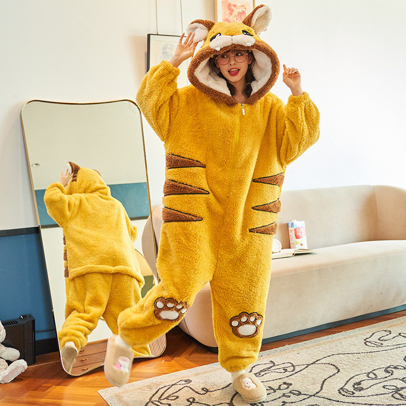 冬季珊瑚绒睡衣女连体长袖加厚加绒女士卡通连帽法兰绒冬天家居服