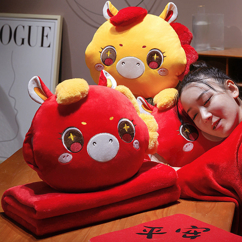 2026马年暖手抱枕毯子三合一靠垫办公室午睡毯枕头马年吉祥物定制