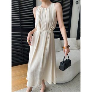 司南 温柔氛围感 法式度假风压褶圆领系带收腰无袖连衣裙 SN8789