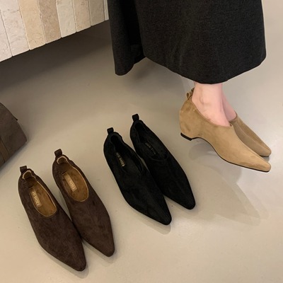 2025新款复古绒面方头低跟单鞋