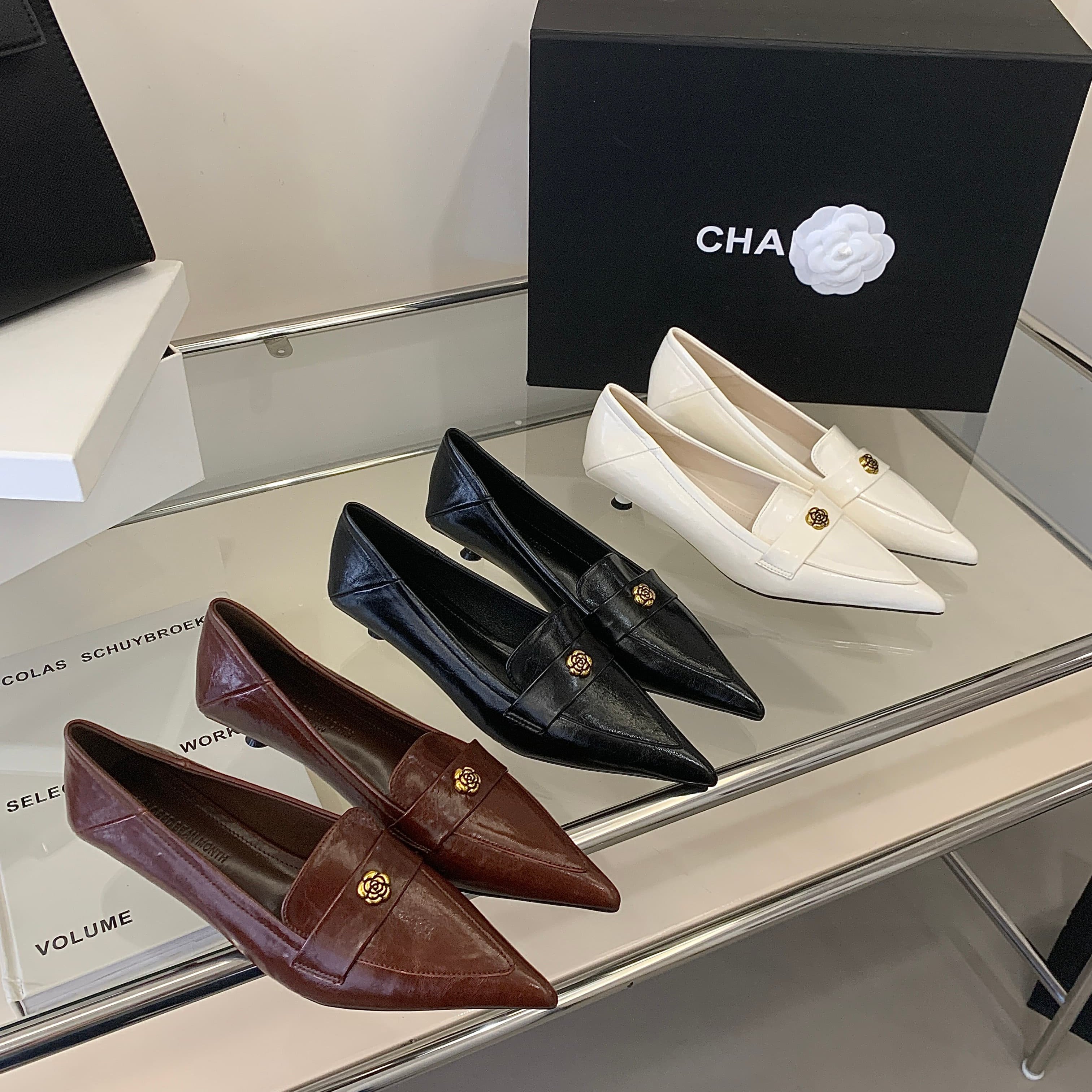 法式复古风尖头乐福鞋女山茶花金属扣小猫跟通勤一脚蹬单鞋真皮鞋,女鞋,浅口单鞋,淘宝优惠券,粉丝福利购,淘宝优惠卷