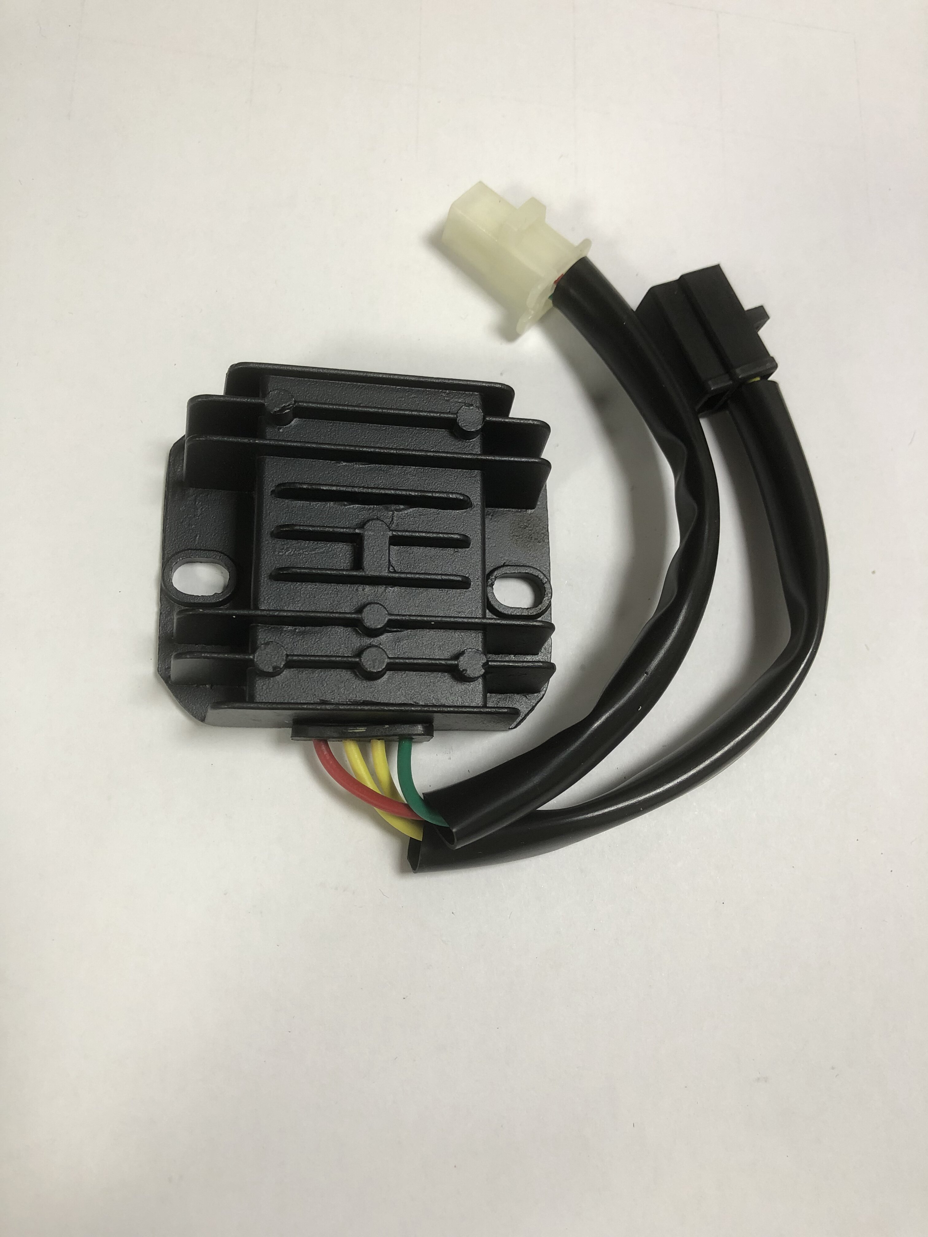 适用摩托车配件电喷CG125 150整流器电喷稳压器硅整流4线充电器