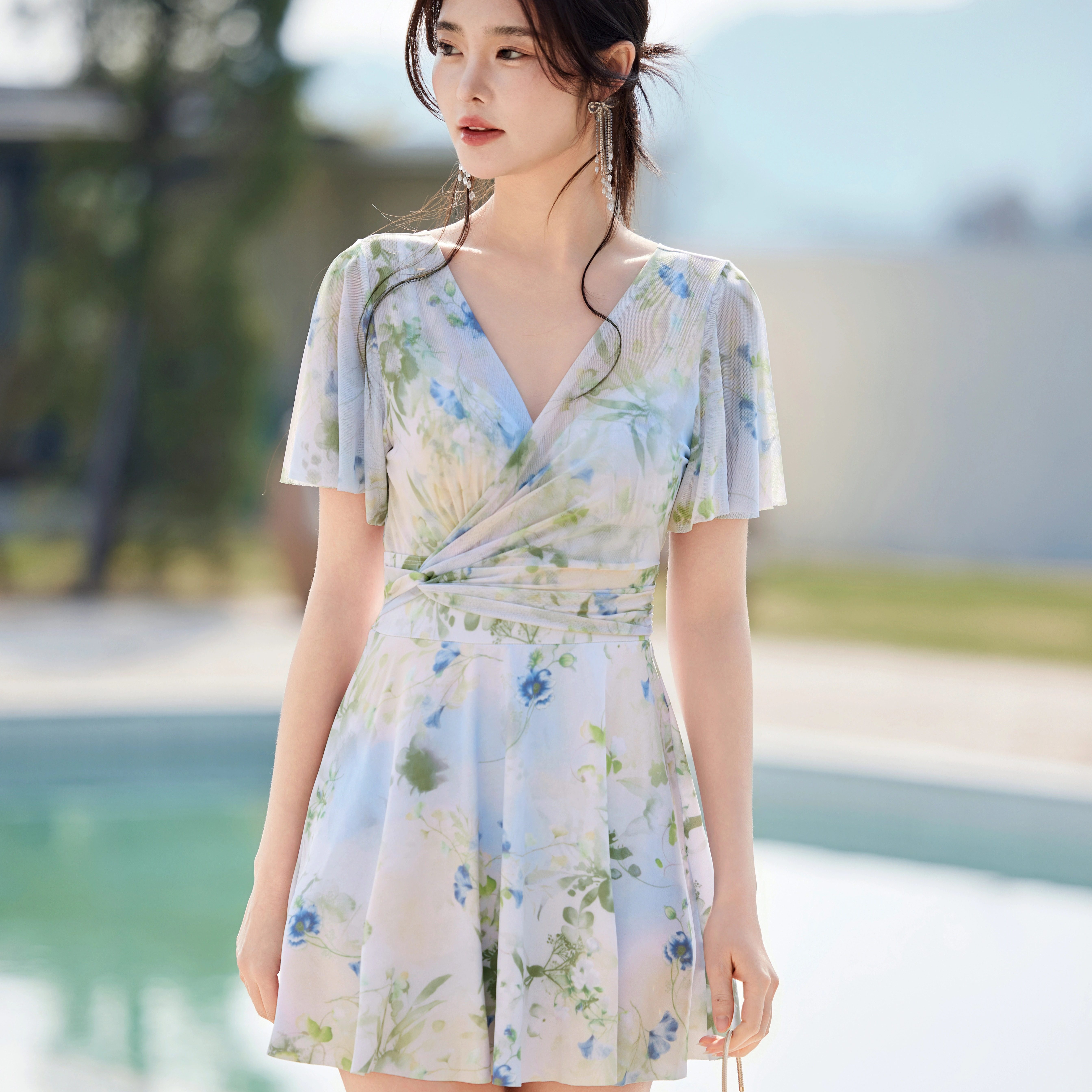 开心缘夏季新款法式度假风泳衣女时尚碎花性感V领收腰显瘦连体裙