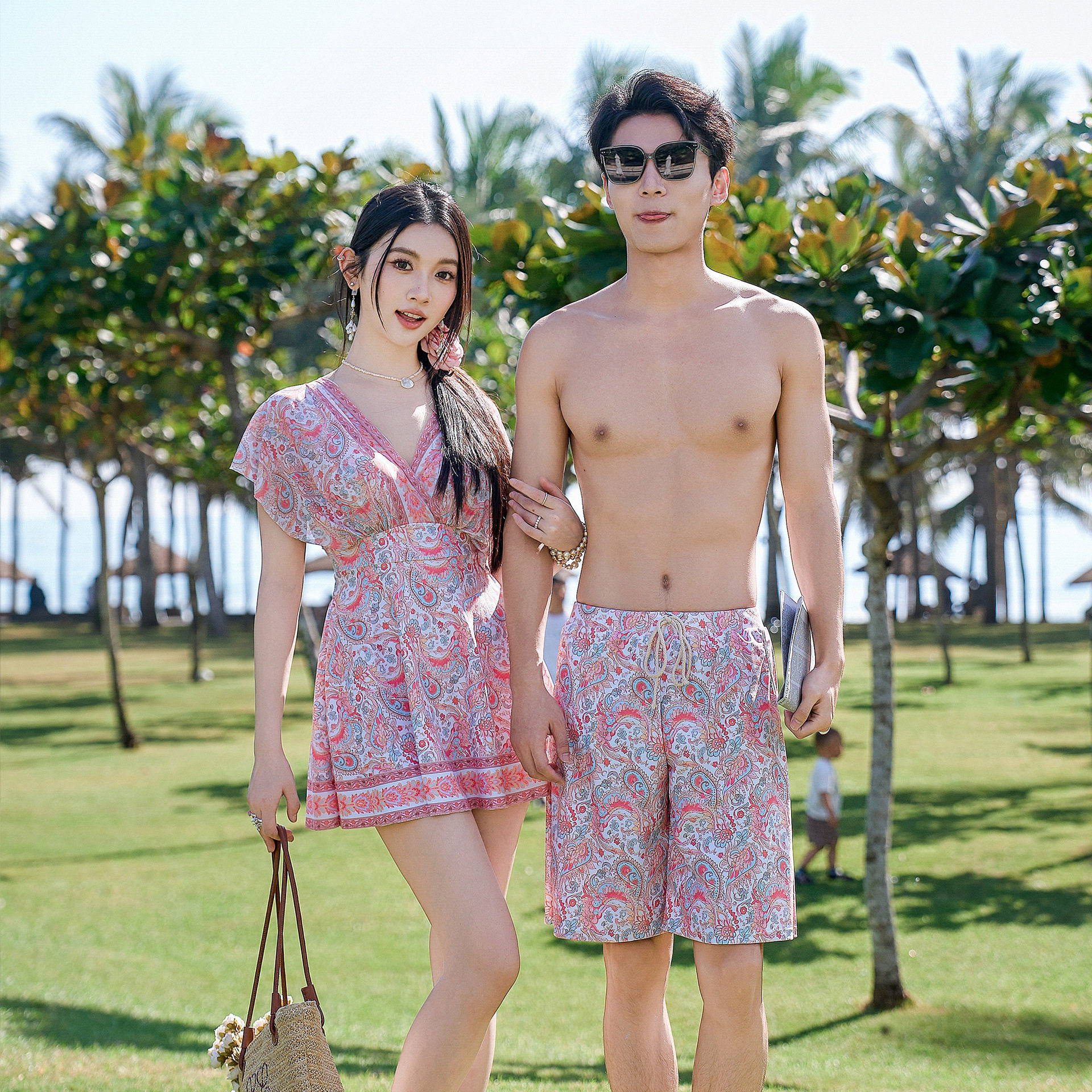 奇海新款情侣裙式连体保守加大码游泳衣女钢托聚拢遮肚沙滩泳裤男