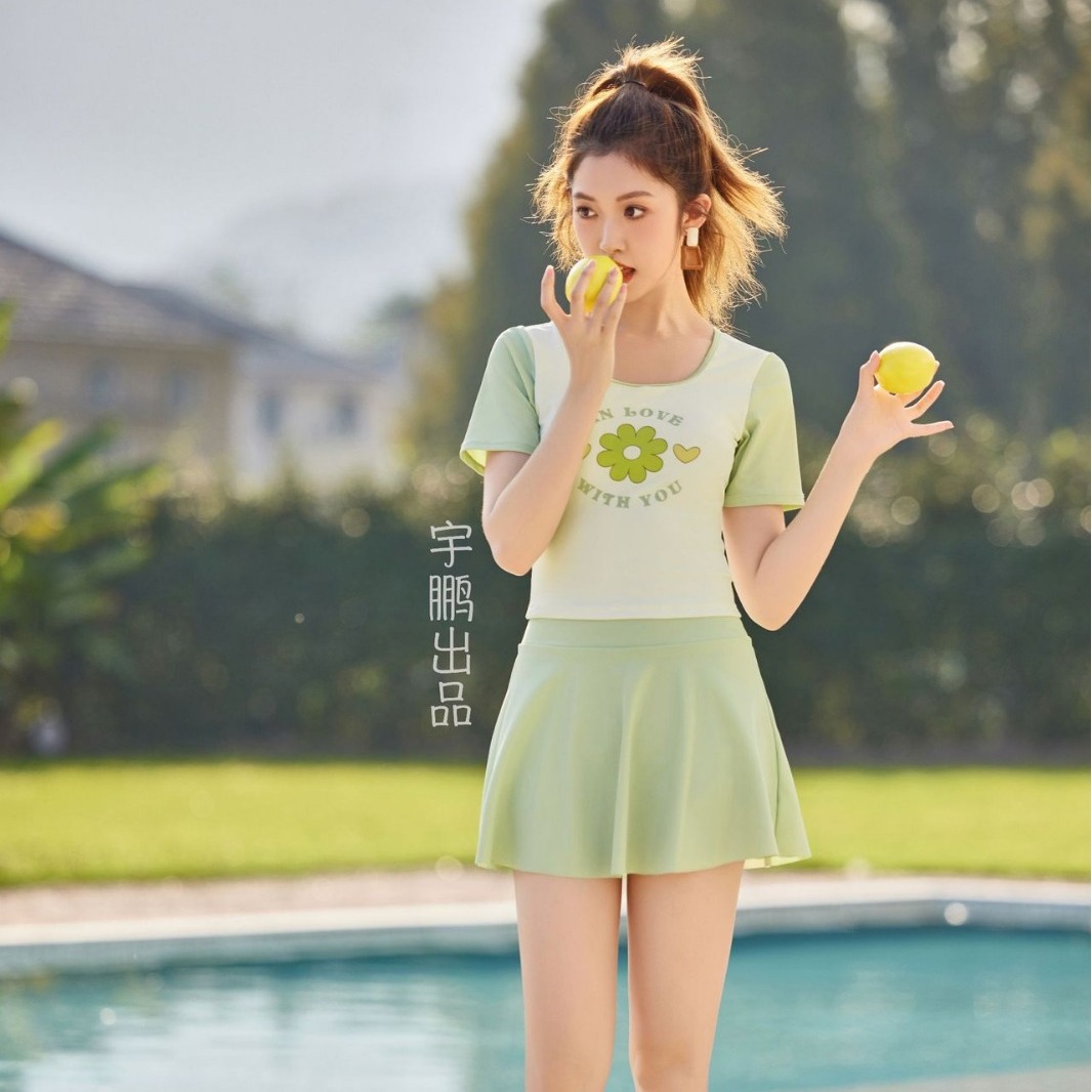 开心缘少女连体裙式泳衣女2024新款ins修身显瘦学生温泉泳装A0330