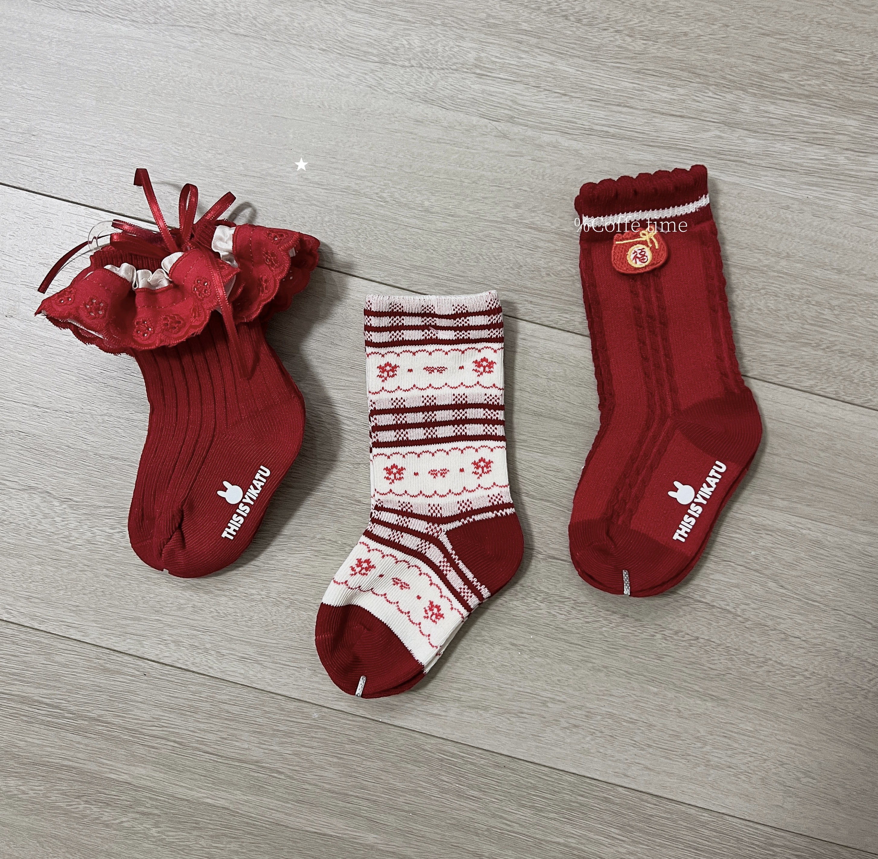 yikatu伊卡兔童袜女红袜子新年袜史努比宝宝袜秋防滑学步地板袜冬