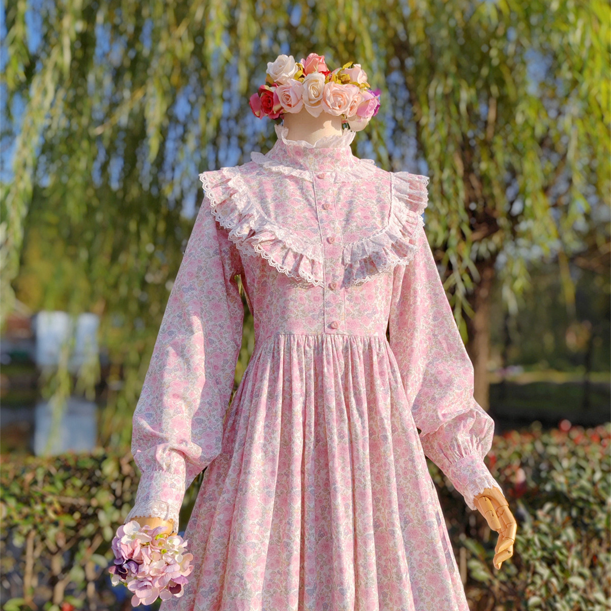 兔子大人|手作服 甜美公主荷叶边复古蕾丝立领灯芯绒长袖连衣裙