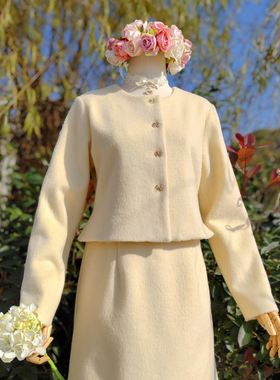 兔子大人｜手作服 淡黄色羊毛呢两件套装 短大衣外套+毛呢半身裙