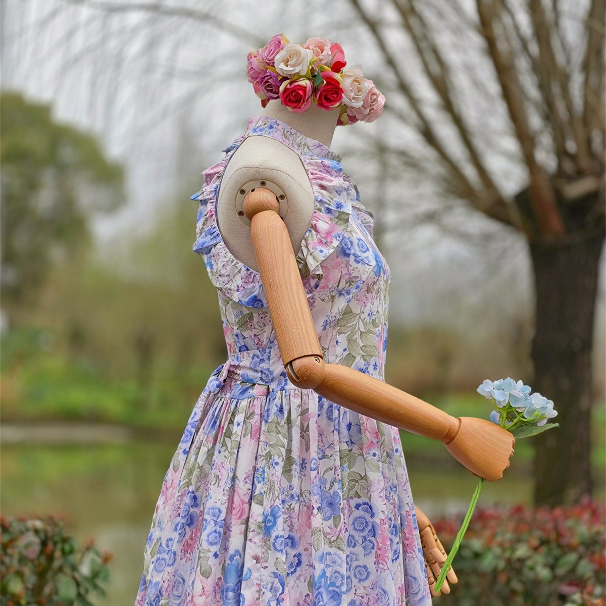 兔子大人|手作服 法式复古蓝色大花木耳边立领挂脖连衣裙