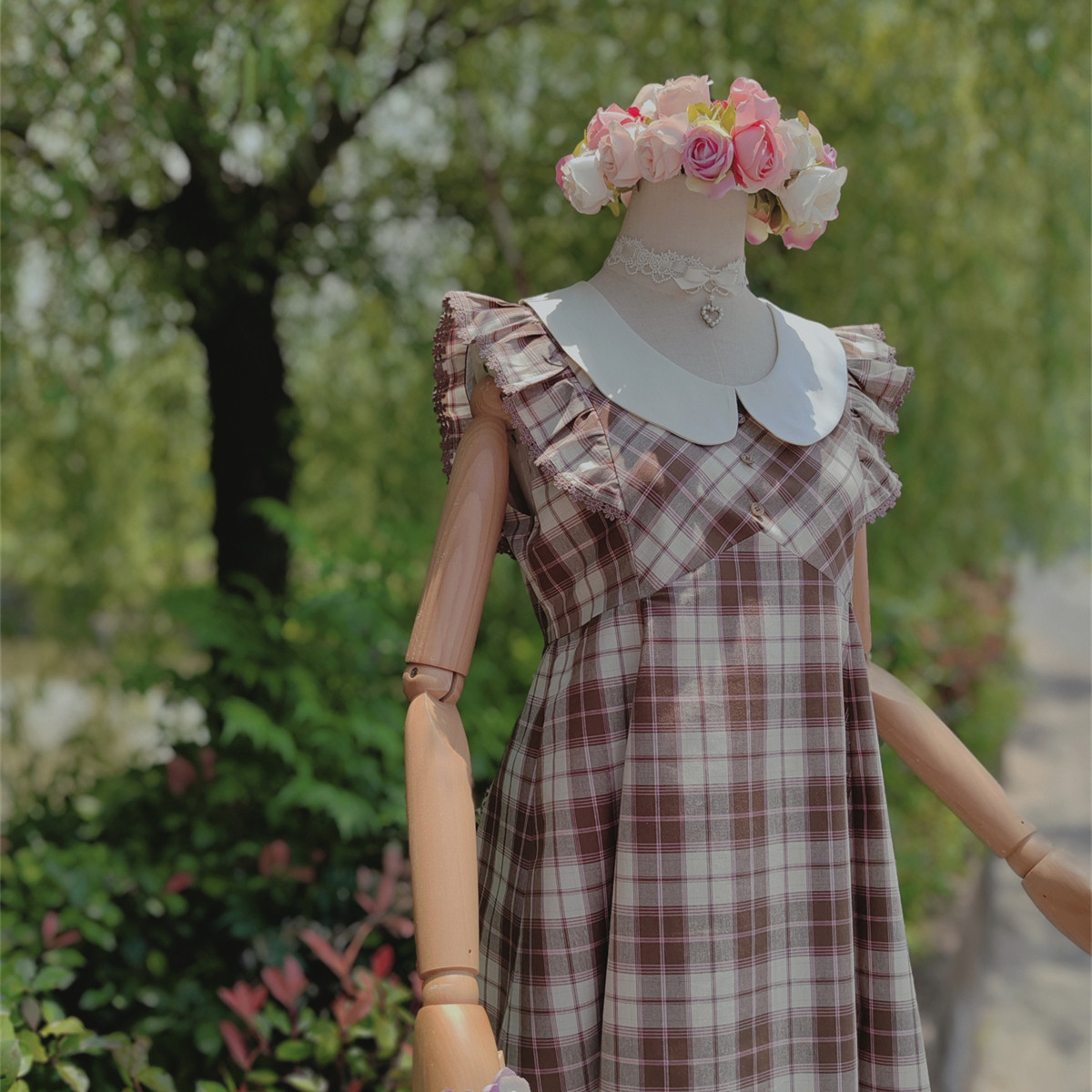 兔子大人｜手作服 娃娃裙系列 可爱娃娃领咖色格子短款连衣裙