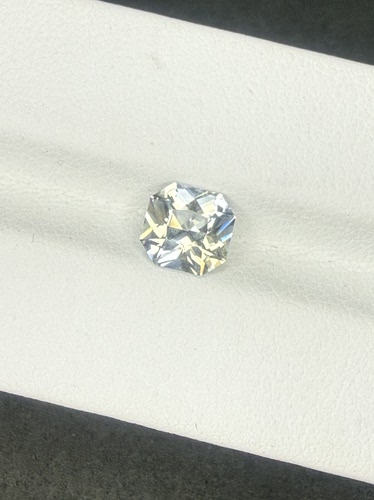 天然无烧蓝宝石可以和钻石媲美的蓝宝石1.5克拉