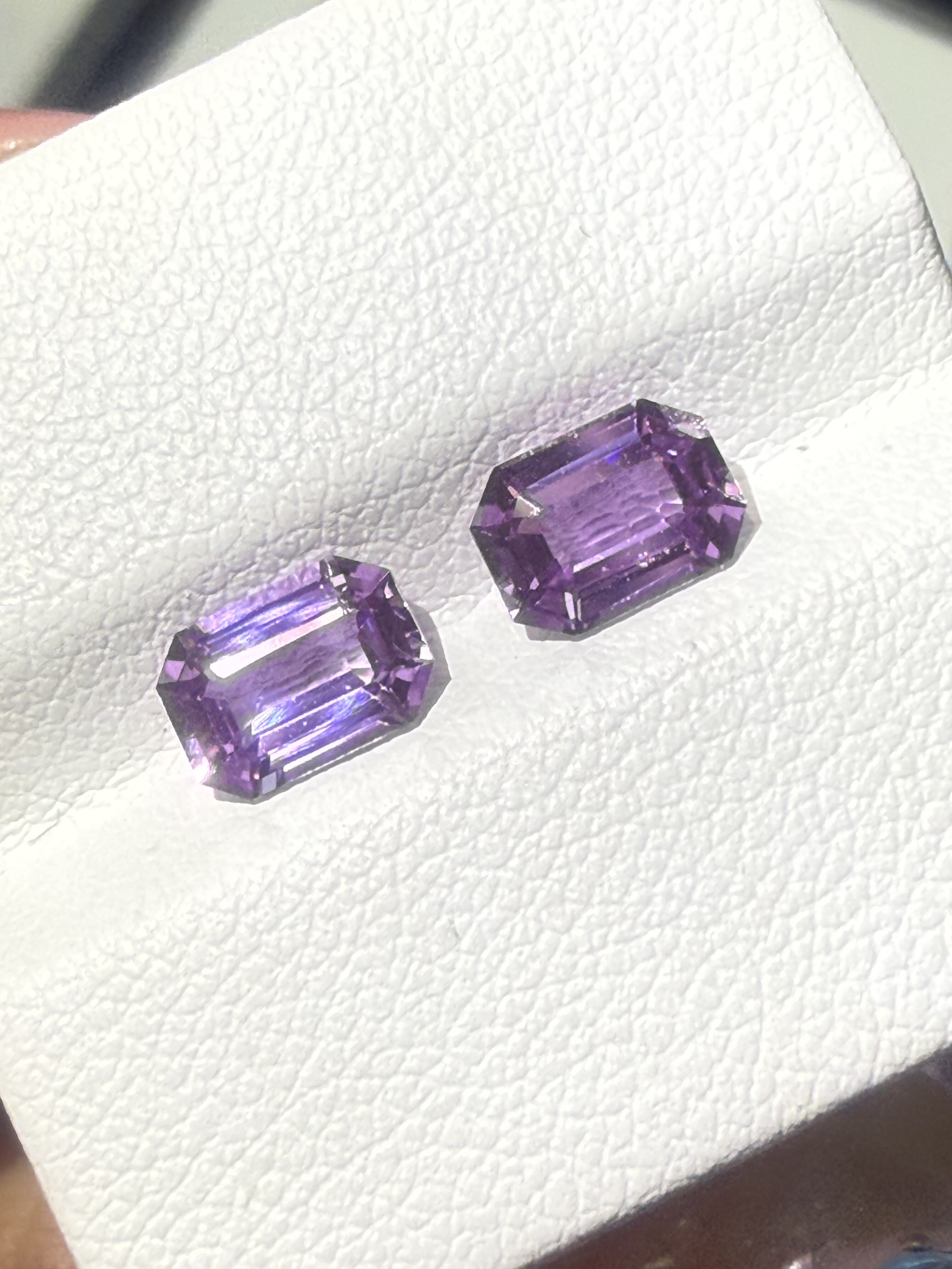 天然无烧薰衣草紫色蓝宝石2.136克拉一对