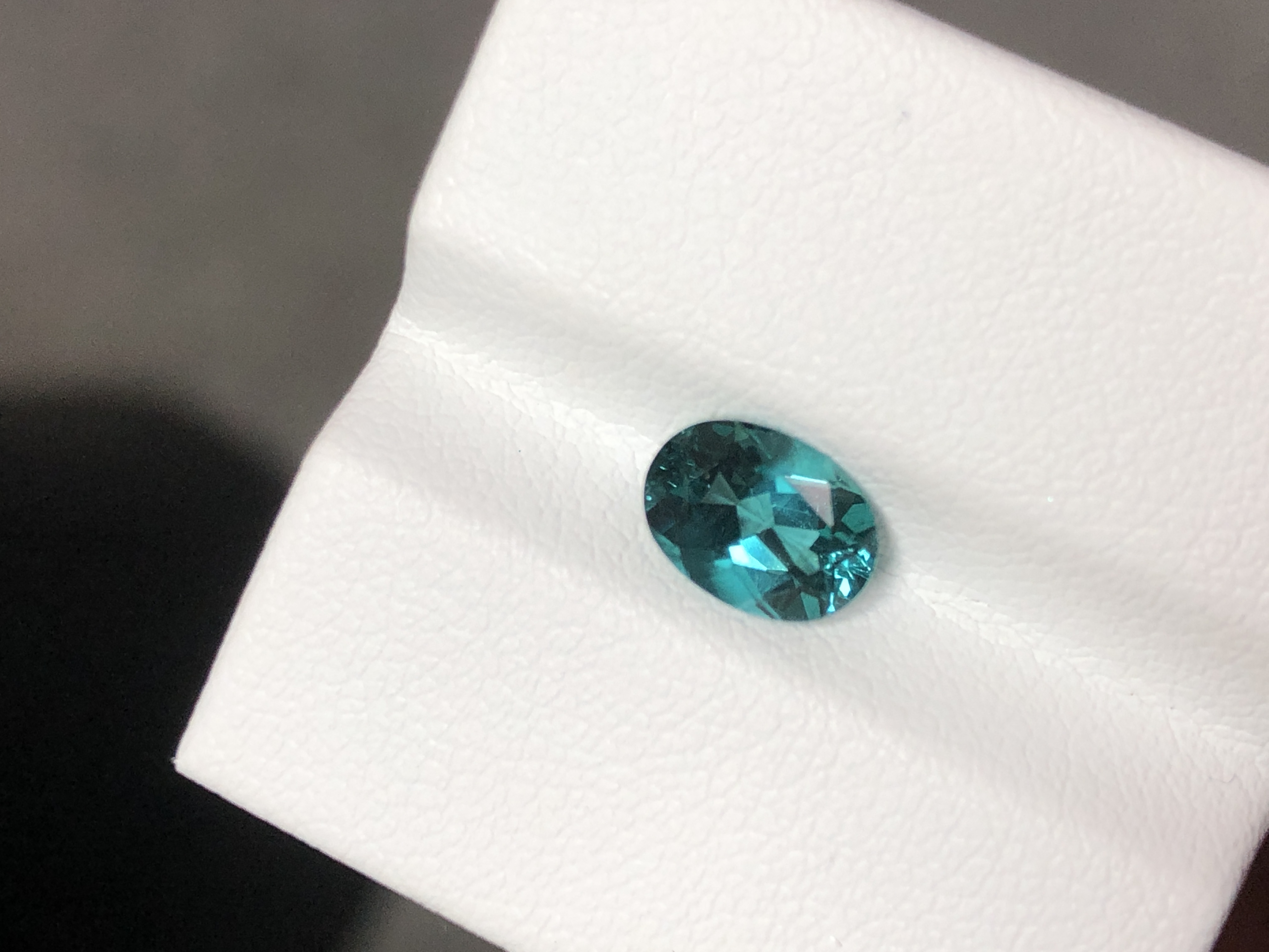 天然磷灰石1.17克拉精切火彩爆闪