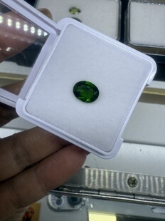 天然俄罗斯透辉石1.76克拉又称西伯利亚祖母绿