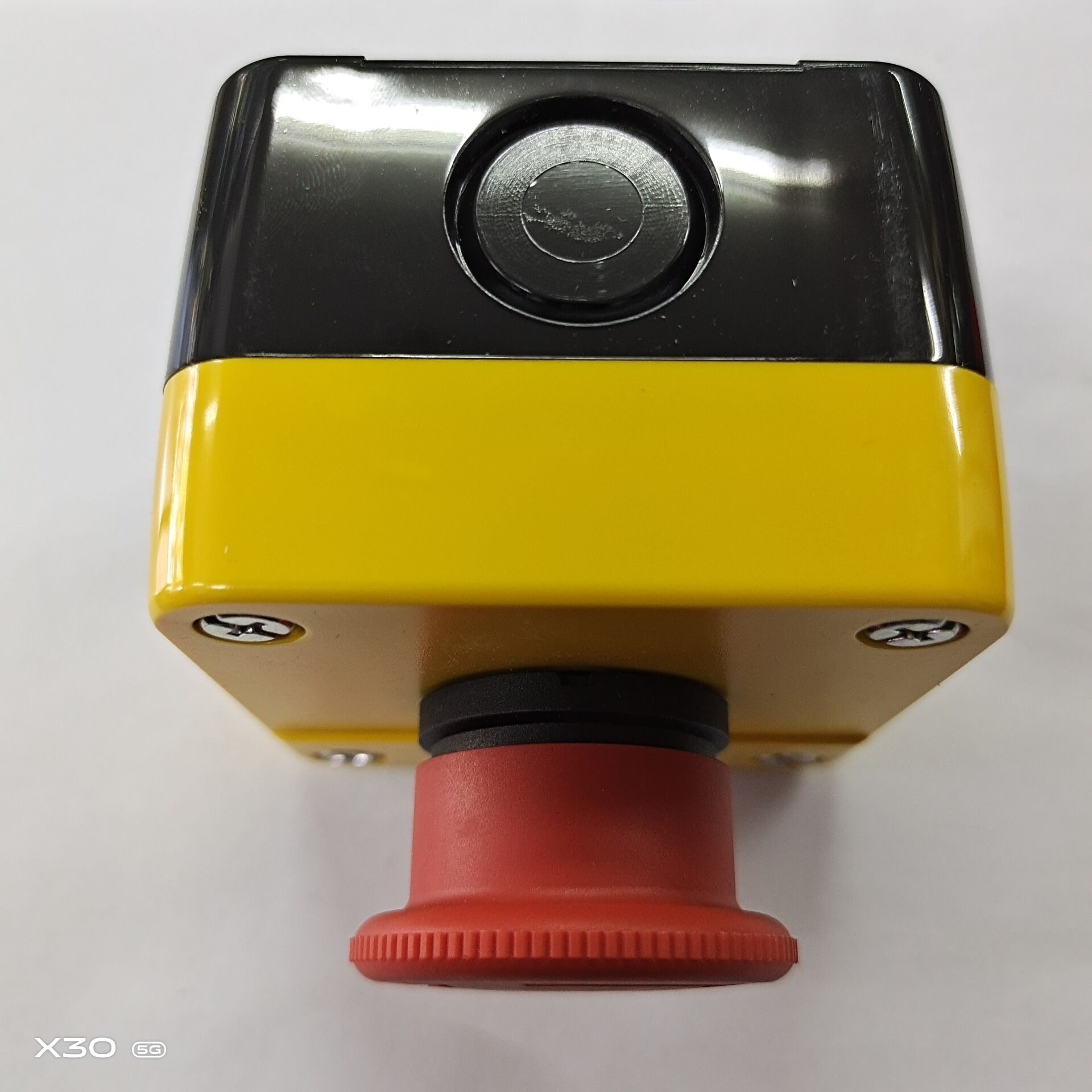 源头厂家紧急原装急停按钮开关盒XALJ01C消防按钮检修议价