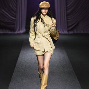 AGAM 流沙粉金立领麂皮绒夹克收腰外套/小香风短裤套装两件套女