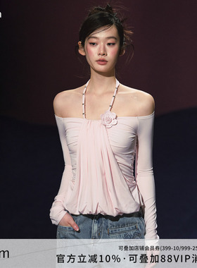 AGAM 莱塞尔假两件挂脖上衣 抽褶花朵一字肩长袖T恤