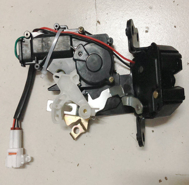 适用吉利帝豪EC7 -RV 715 718 两厢  后备箱锁 背门 尾门锁块