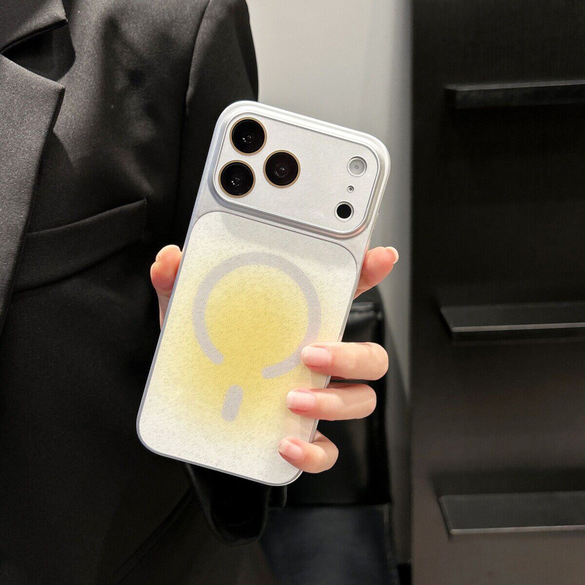 渐变闪粉磁吸iPhone壳全包防摔