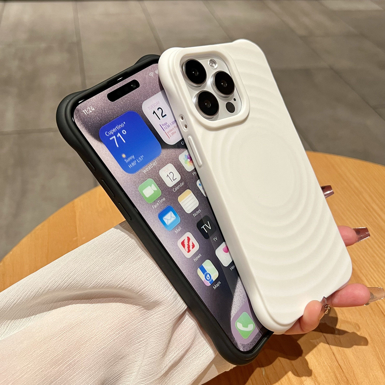 ins黑白色磁吸波漾壳适用苹果15Pro手机壳16/iPhone14防摔13简约纯色12ProMax磨砂高级明星同款11经典保护套