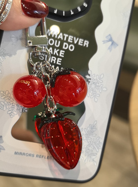 韩国进口AZNAVOUR AZ饰品漂亮透明红色草莓小扣手机包挂钥匙扣