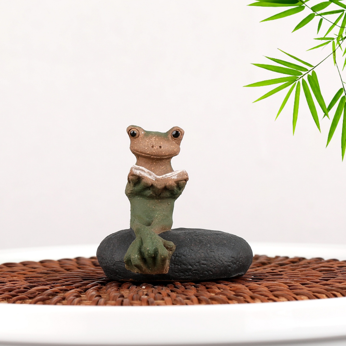 紫砂手工小青蛙看书茶宠摆件可养