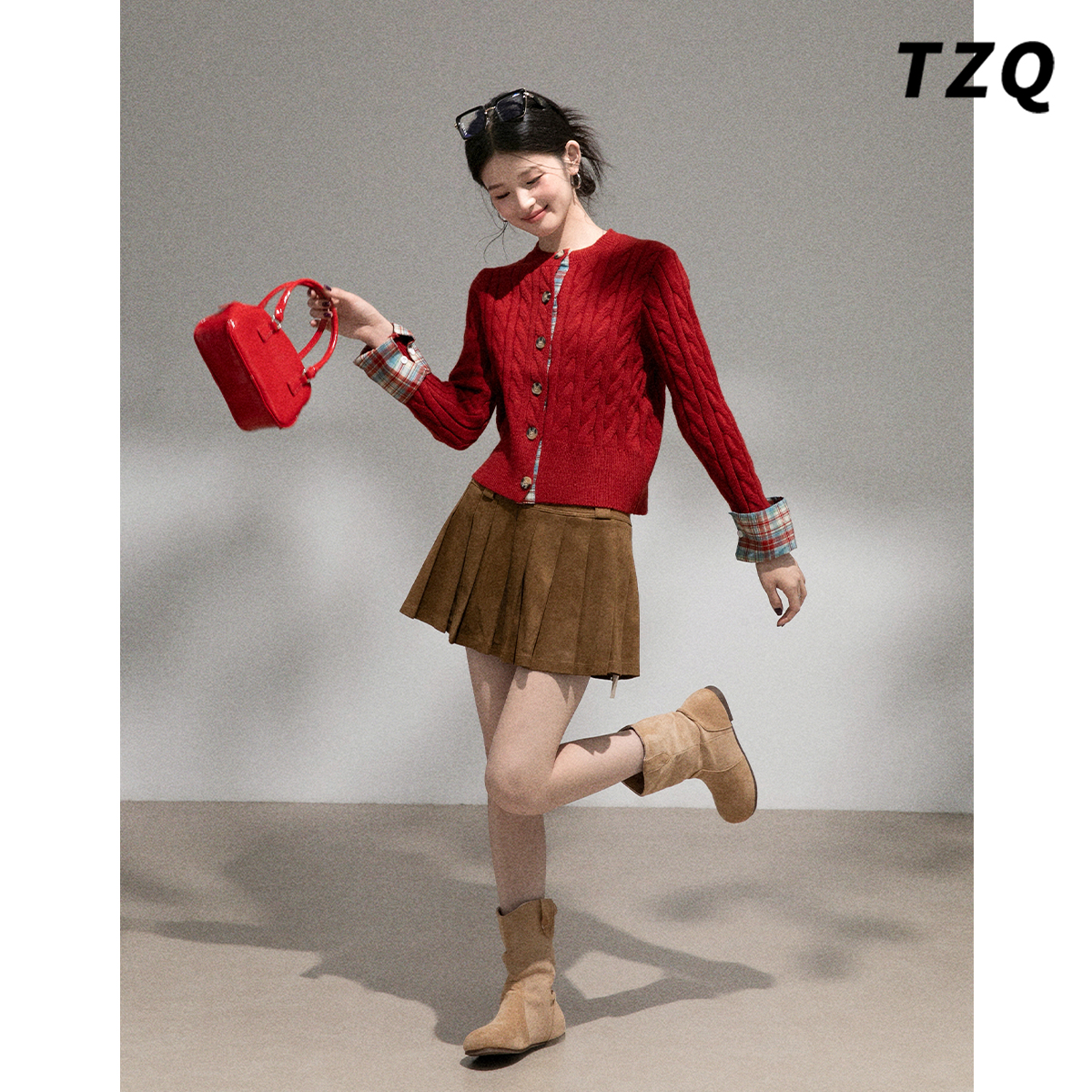 短款红色毛衣开衫女2025秋冬季设计感拼接麻花上衣显瘦针织衫外套