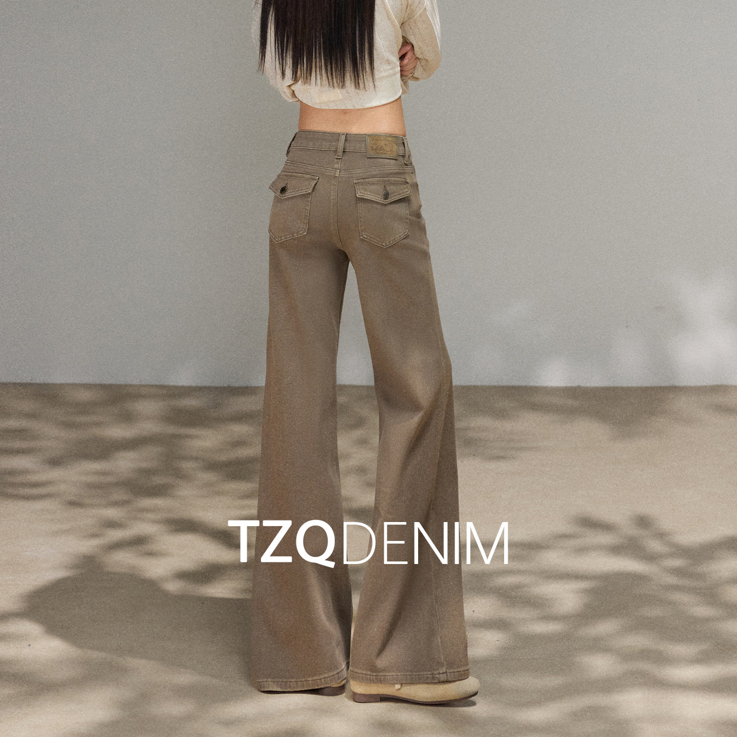 淘稚气美式雾茶棕微喇牛仔裤女2026秋季低腰显瘦辣妹垂感喇叭裤子
