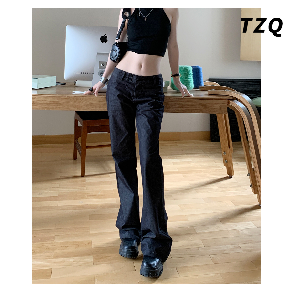 枪灰低腰微喇叭牛仔裤女装2025年