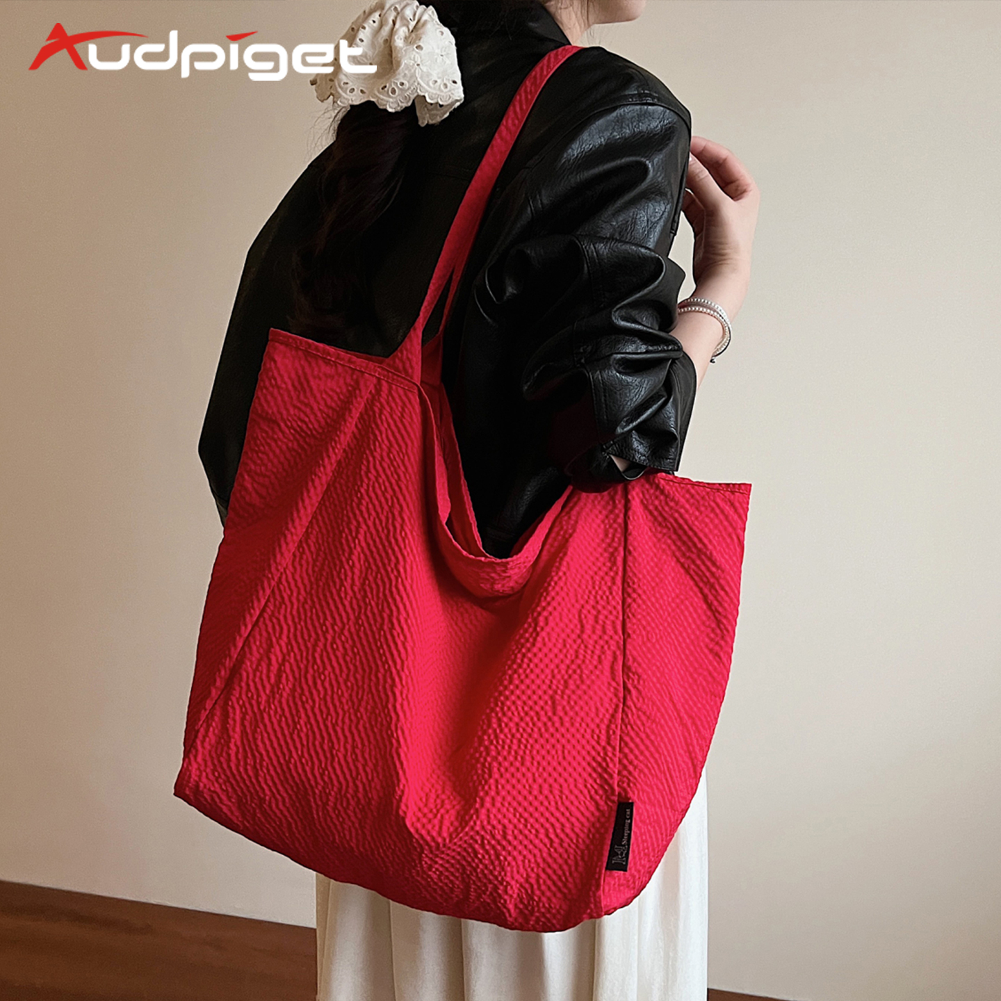 简约通勤托特包女旅行大容量百搭单肩包尼龙褶皱腋下包红色帆布包