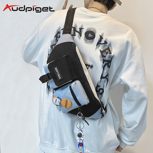 初中学生斜挎包男孩外出旅行胸包儿童帅气腰包单肩包中大童小背包