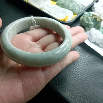 缅甸天然翡翠A货瑕疵手镯不退换尺寸59.7/14.4/8.9mm