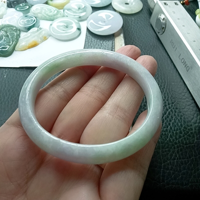 54.5/48.6/9.2/6.5mm圈口贵妃春带彩手镯，天然缅甸翡翠A货手镯