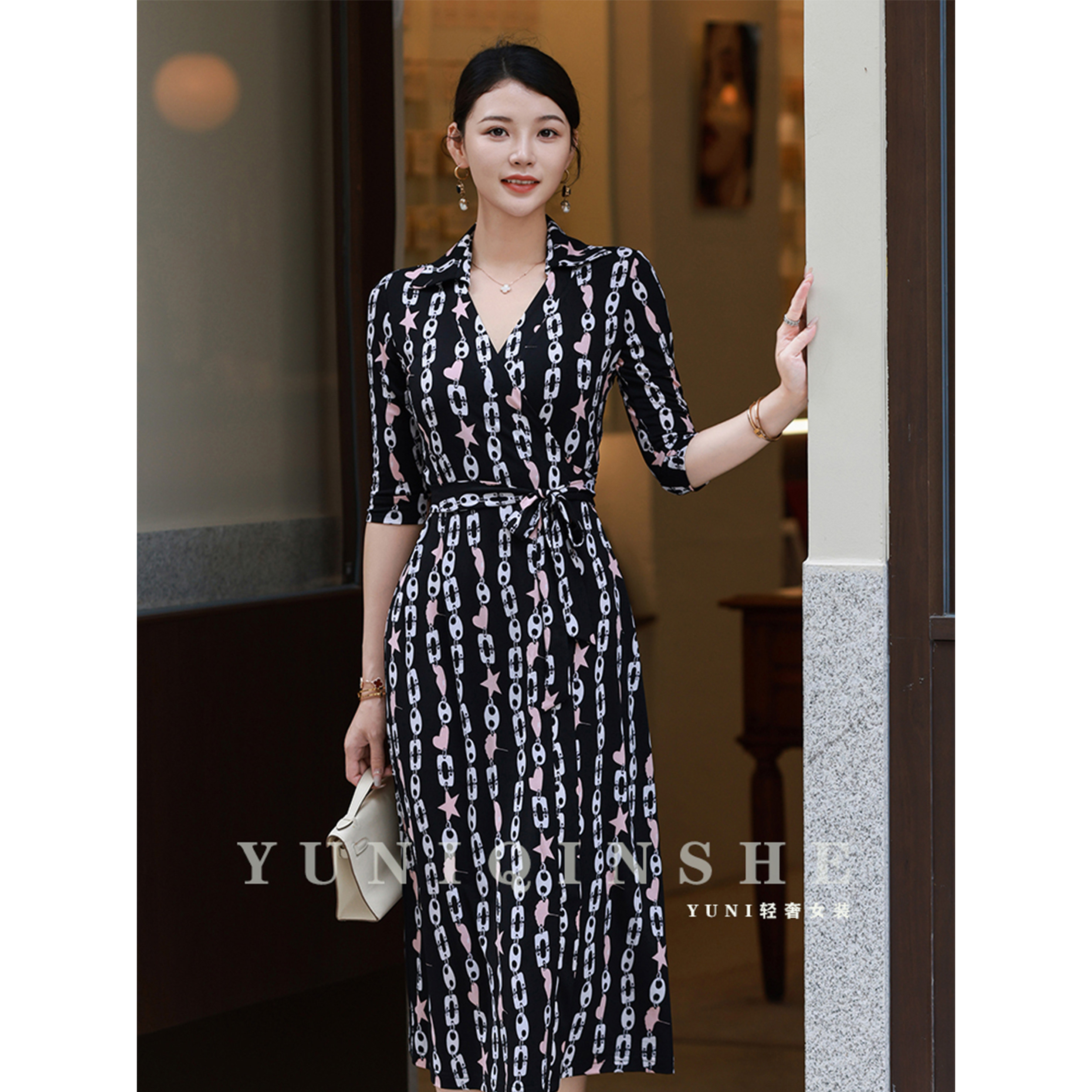 DVE MORA连衣高级感气质2026夏季新款polo领收腰显瘦印花裹身裙女